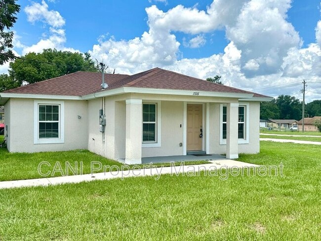 Building Photo - 1526 Providence Rd Rental