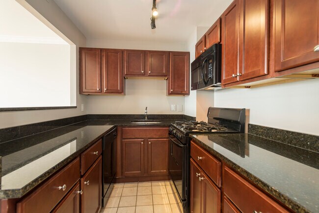 Building Photo - 1422 Columbia Rd Unit #16C Rental