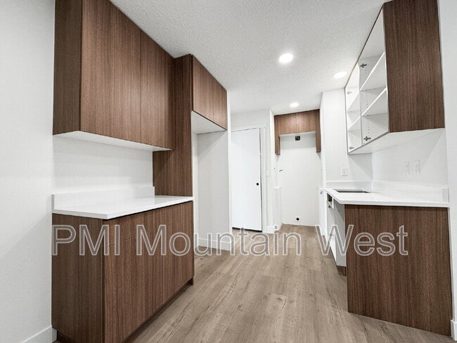Photo - 985 Horsley Cir Unit B