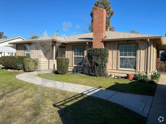 Building Photo - 2 Bedroom/ 1 Bathroom home.
