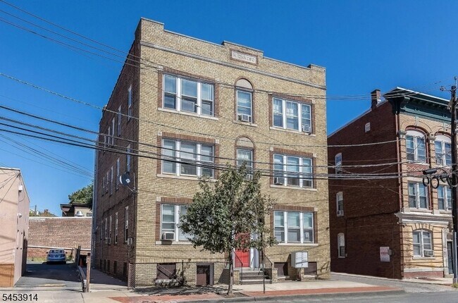 Building Photo - 57 Glenridge Ave Unit 2R
