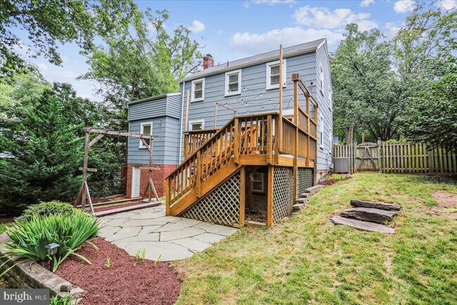 Building Photo - 8910 Bradford Rd Rental