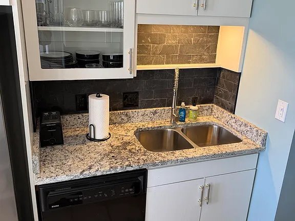 2250 Highland Ave Unit 17