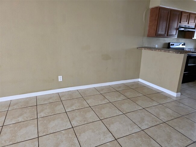 Photo - 1502 Oleander