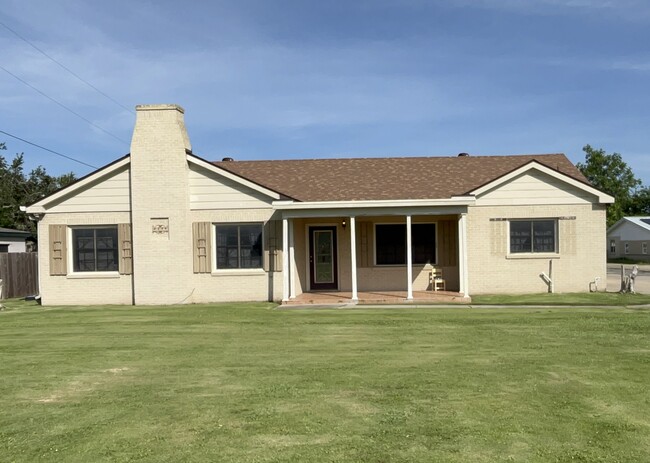 Photo - 2125 Highway 182 E House