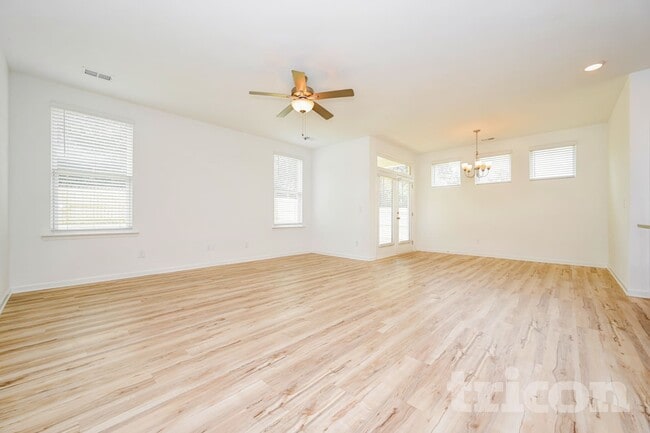 Building Photo - 424 Freeport Wy