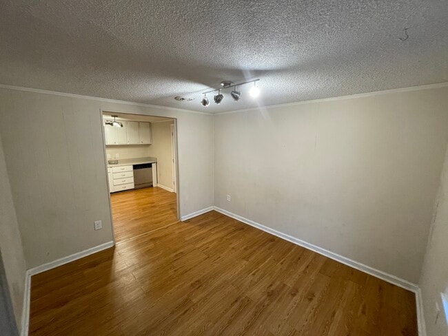 Photo - 1001 Moreland Dr