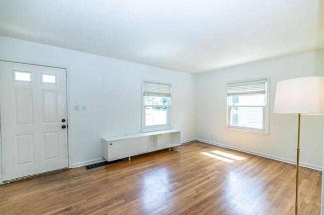 Photo - 343 E Royal Forest Blvd