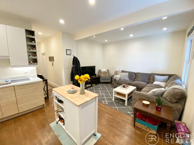 106 Buttonwood St Unit 2
