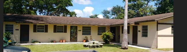 Photo - 4875 - 4883 SW 65 Ave