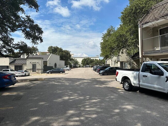 Building Photo - 935 La Posada Dr Unit 241