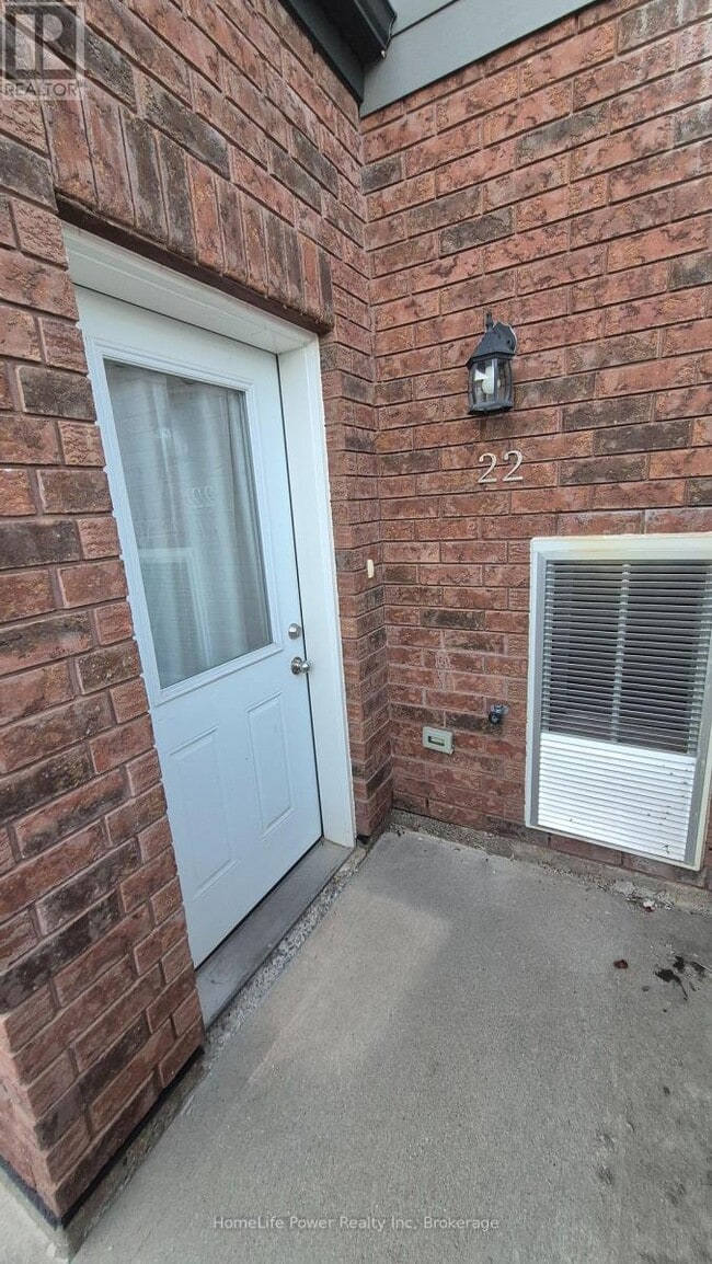 Photo - 225 Riddell St