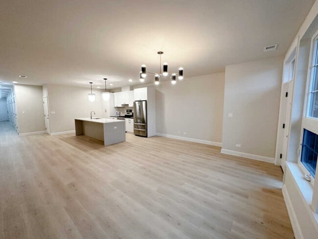 Photo - 4315 S Indiana Ave Unit 3