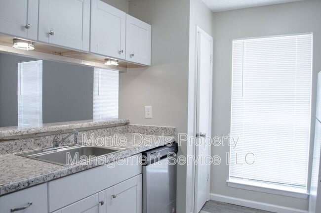 Photo - 2306 Fuzz Fairway Unidad A