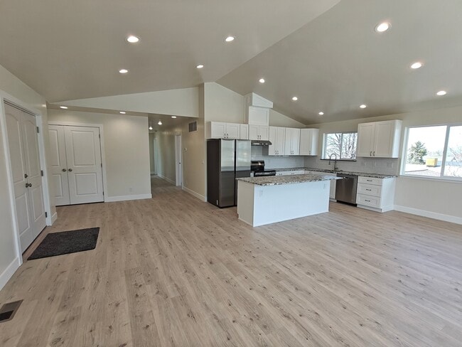 Photo - 6662 Highland Dr Unit B
