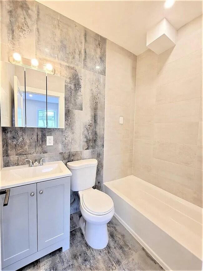 Photo - 535 Hawthorne Ave Unidad 203