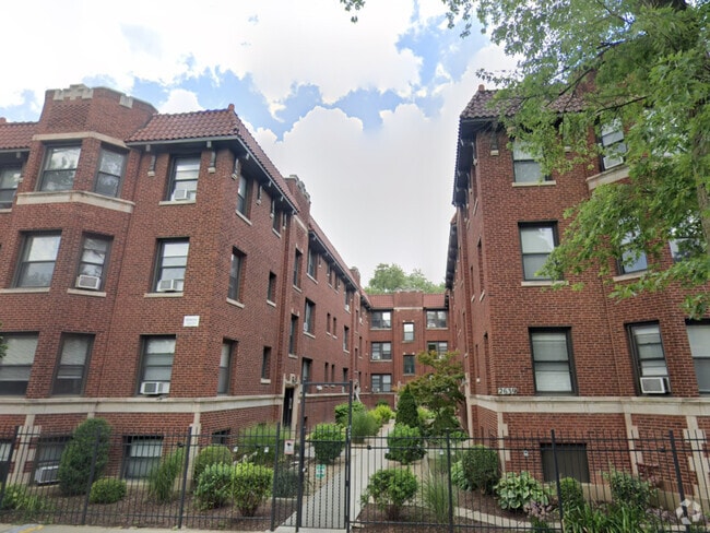 Building Photo - 2641 N Spaulding Ave Unit 3E Rental