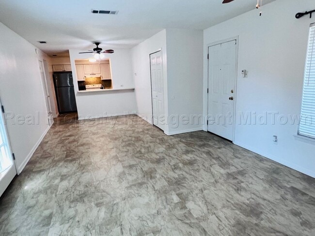 Photo - Charming 2 bedroom 1-bathroom Duplex unit ...