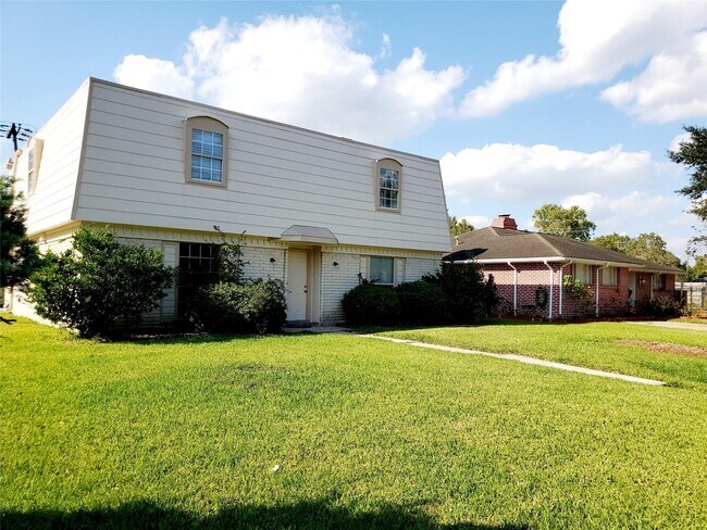 Photo - 11806 Hillcroft Ave