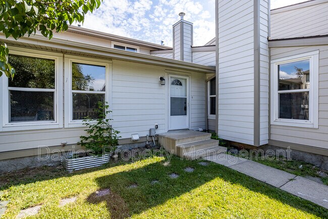 Photo - 7032 Mill Woods Rd S