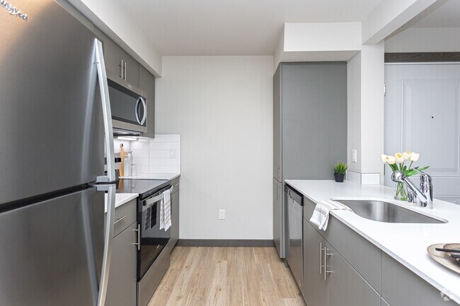 Studio - 608SF - Kitchen - Summit Vista