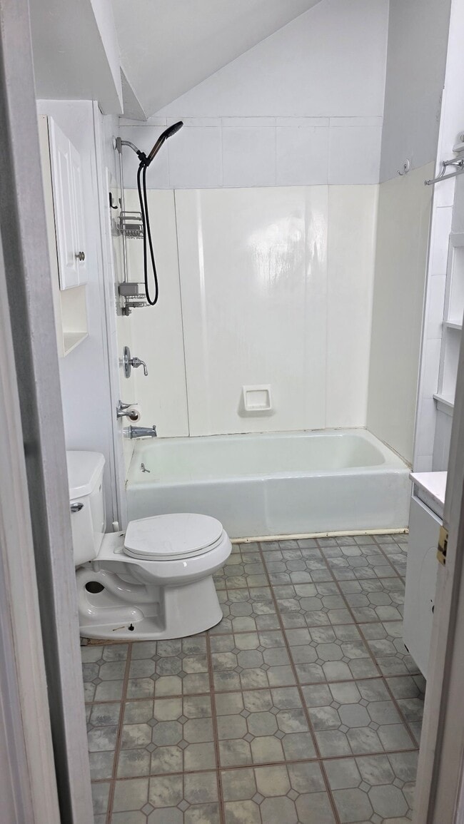 Building Photo - 943 Briarwood Ave Unit 1