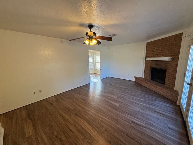 Photo - 3 bed ,2  brand new bathrooms, ready for m...