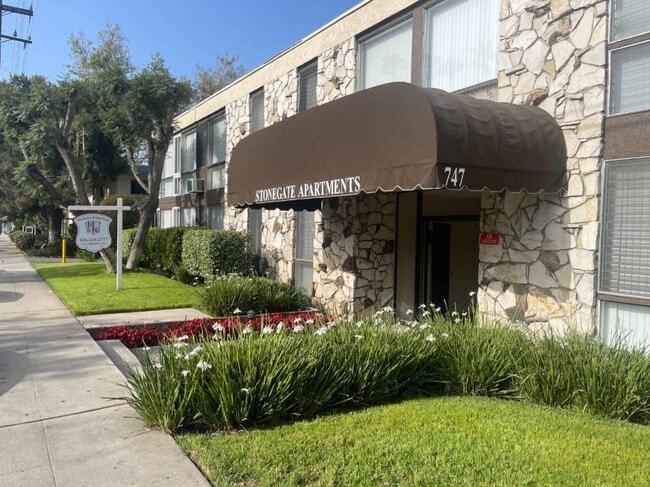 Building Photo - 1.0 bedroom in West Covina California 91791 Unit 25 Rental