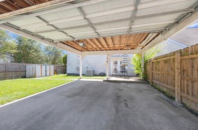 Photo - 15558 Riverdale Ave E