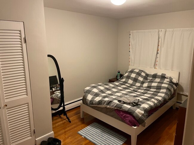 21 Kinross Rd Unit 4
