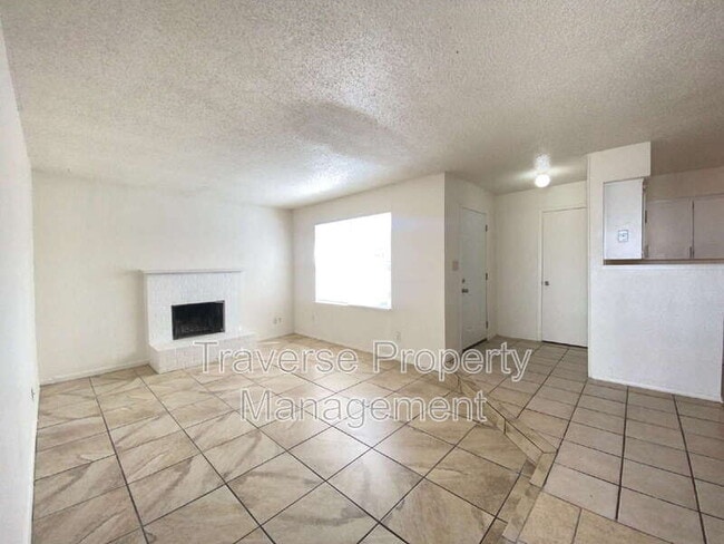 Building Photo - 6808 Trail Lake Dr Unit #A