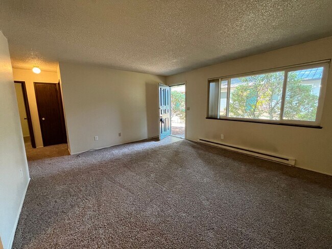 Building Photo - LOVELY DUPLEX HOME IN BEAUTIFUL SANDY, OR!! Unit #16