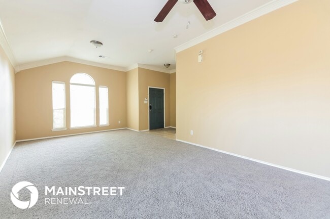 Photo - 208 Oxford Loop