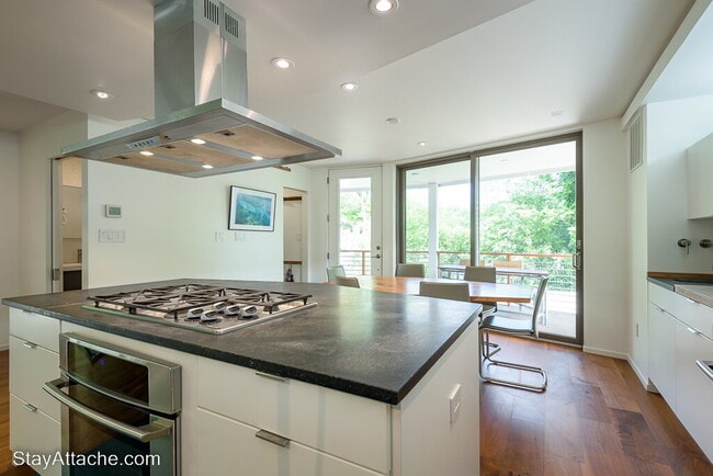 Building Photo - Fully Furnished Contemporary Residence in the Heart of Arlington