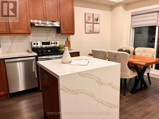 Photo - 220 Lagerfeld Dr