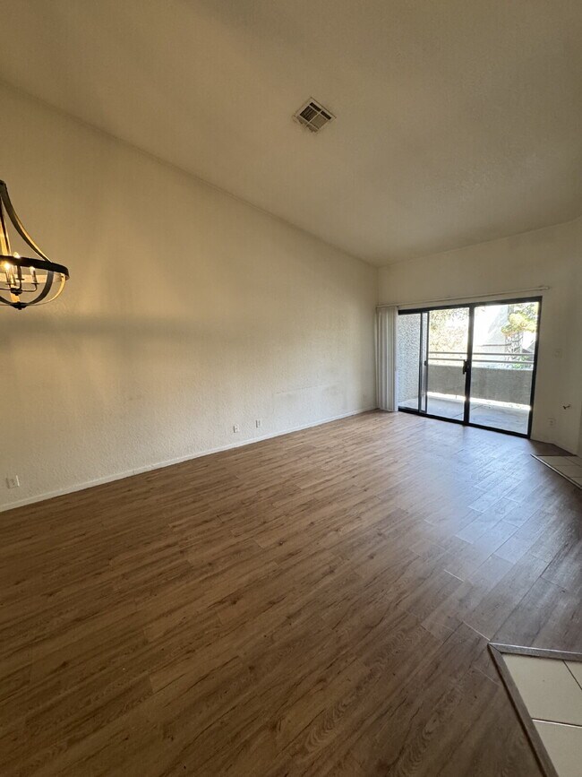 Photo - "Chic & Cozy 2-Bedroom Condo Oasis in Vibrant Las Vegas – 949 Sq. Ft. of Modern Comfort!" Unit 203