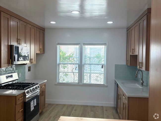 Building Photo - 1802 Ocean Park Blvd Rental