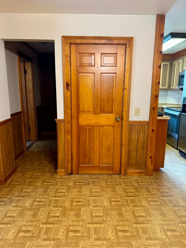 Photo - 30 N Chestnut St