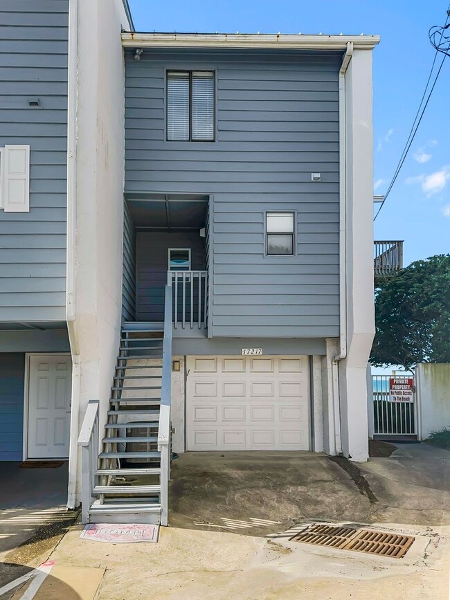Amazing 3-Bed Condo with HUGE porch on the... - Amazing 3-Bed Condo with HUGE porch on the...