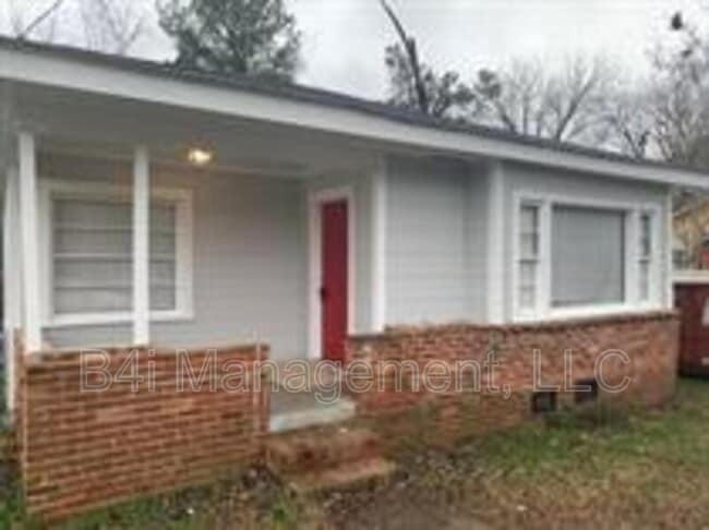 Photo - 205 Porter St SW House