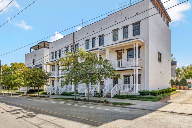 Photo - Modern living in Salemtown!