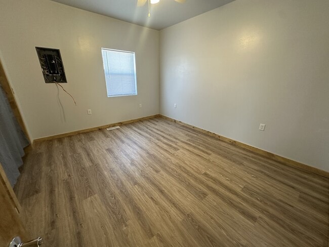 Photo - 1437 Maple St