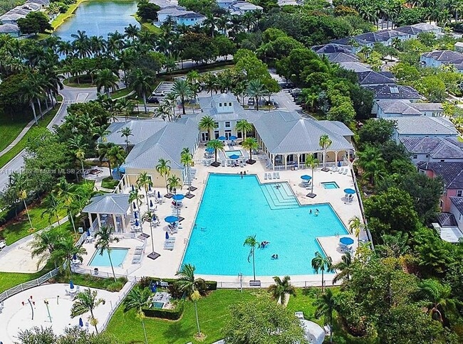 Photo - 2933 SE 2nd Dr Unit 2