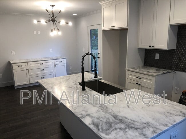 Photo - 874 Rochelle Dr SW