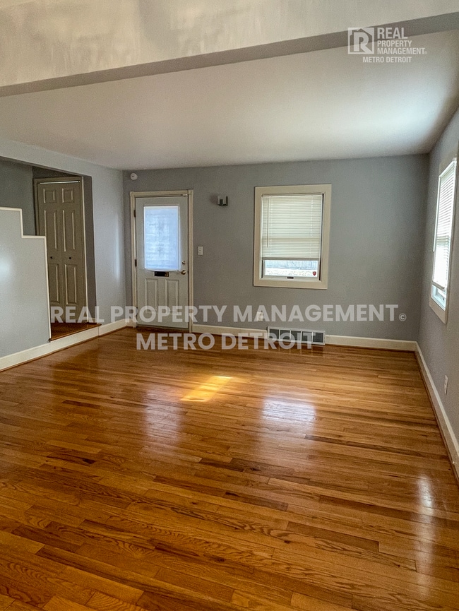 Photo - 655 N Eton St