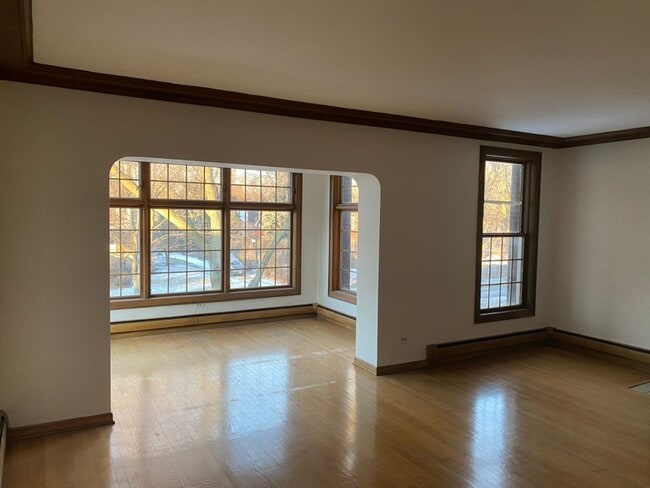 Building Photo - 5839 W Midway Park