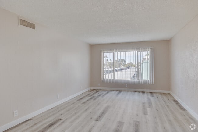 1 habitación, 1 baño, sala de estar de 760 pies cuadrados - Whispering Pines