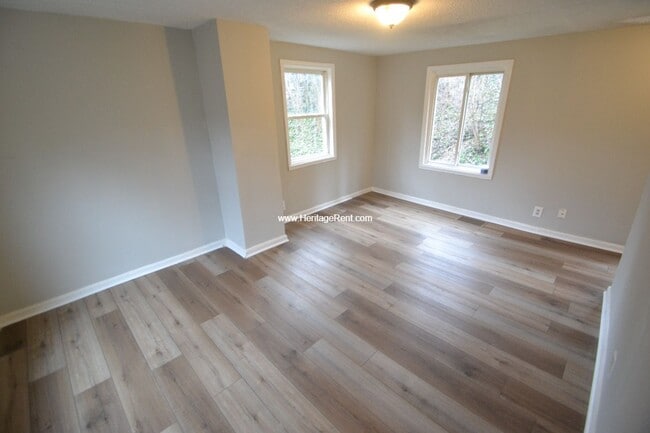 Photo - 3 bed 1 bath Beautiful Private Setting