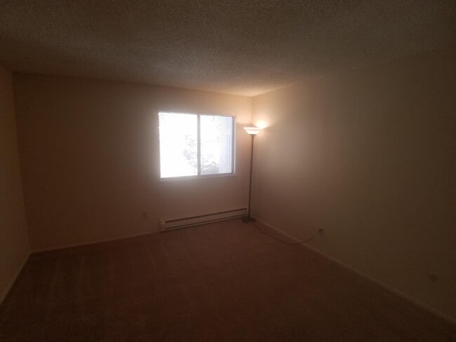 Photo - Excellent Adams Point location FREE parking!