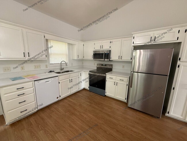 Photo - 2200A Eider Ct